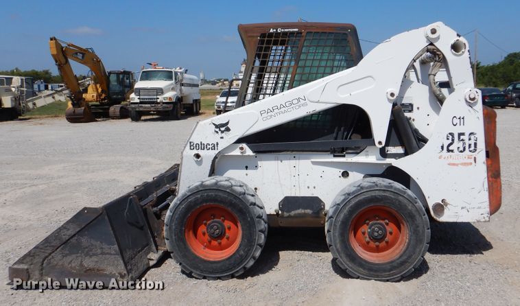 image for item DG8727 2005 Bobcat S250  skid steer loader