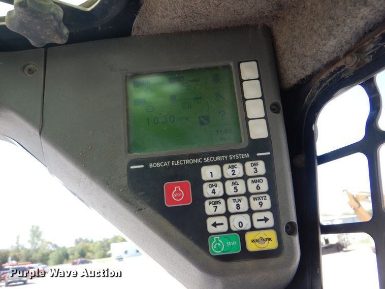 image for item DG8727 2005 Bobcat S250  skid steer loader