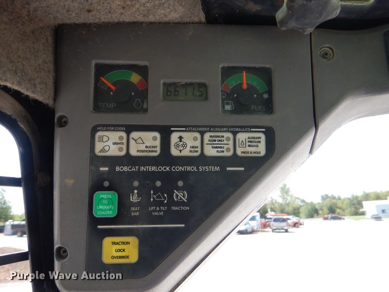 image for item DG8727 2005 Bobcat S250  skid steer loader