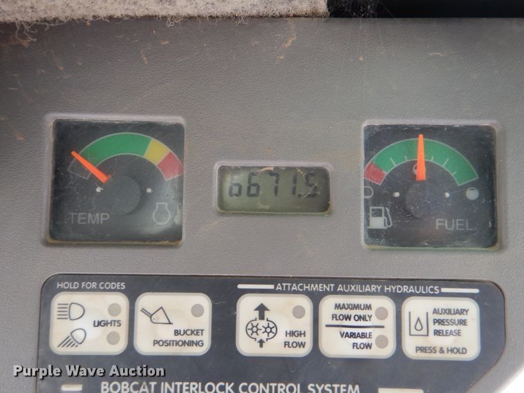 image for item DG8727 2005 Bobcat S250  skid steer loader