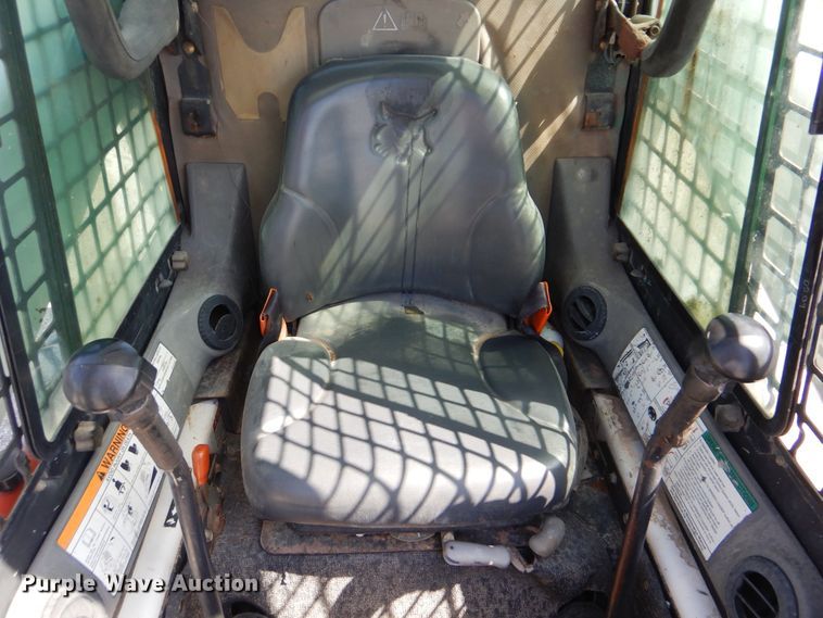 image for item DG8727 2005 Bobcat S250  skid steer loader