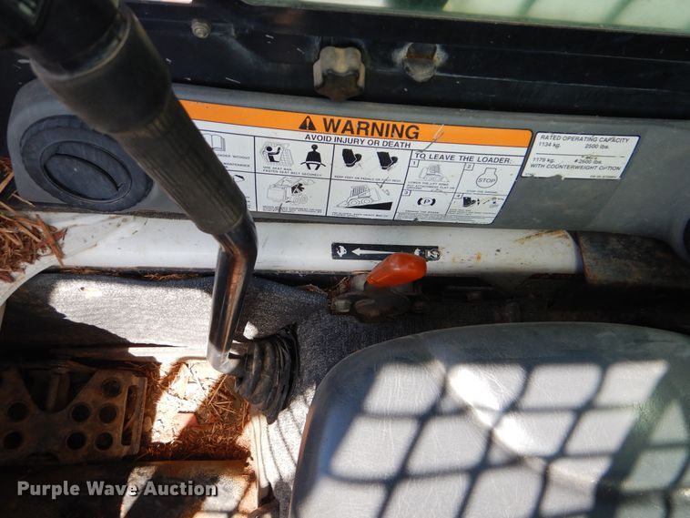 image for item DG8727 2005 Bobcat S250  skid steer loader