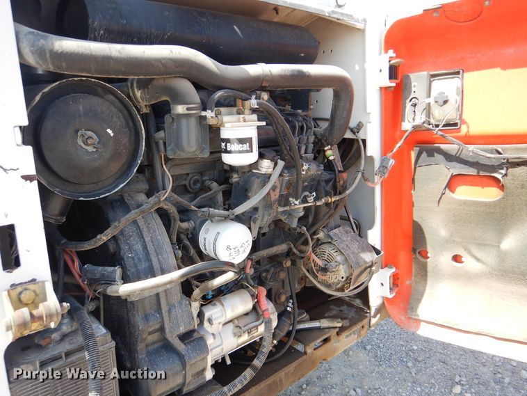 image for item DG8727 2005 Bobcat S250  skid steer loader