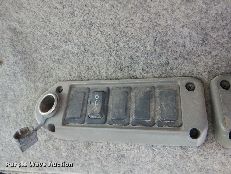 image for item DG8727 2005 Bobcat S250  skid steer loader