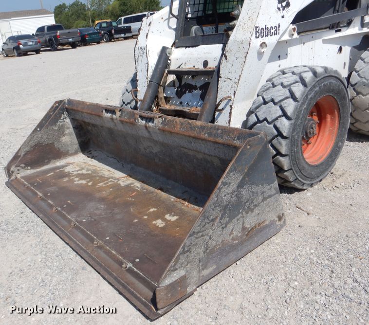 image for item DG8727 2005 Bobcat S250  skid steer loader