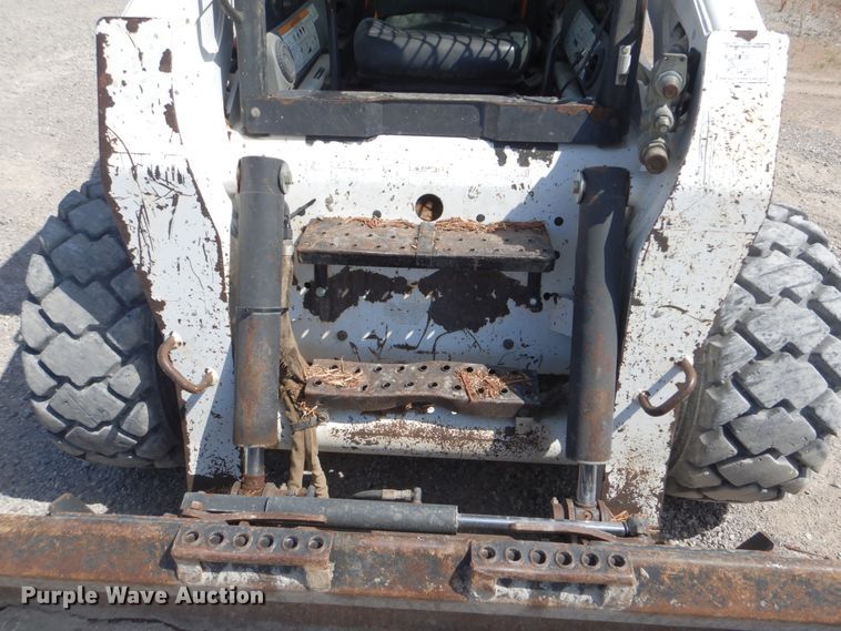 image for item DG8727 2005 Bobcat S250  skid steer loader