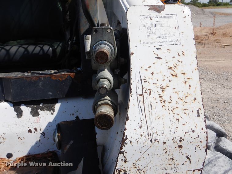 image for item DG8727 2005 Bobcat S250  skid steer loader