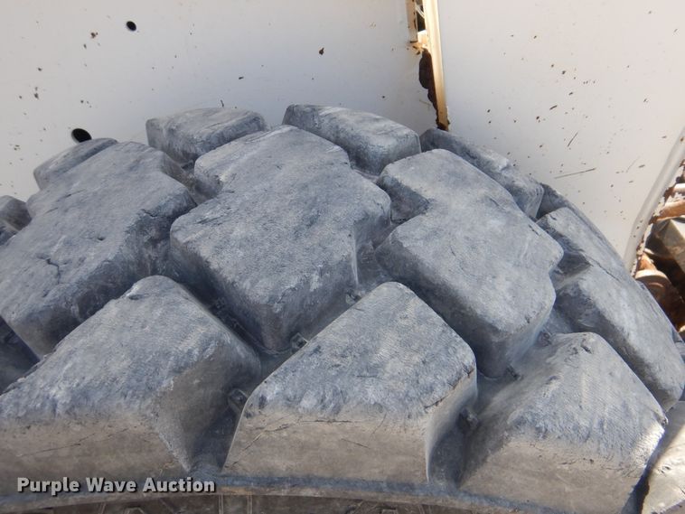 image for item DG8727 2005 Bobcat S250  skid steer loader