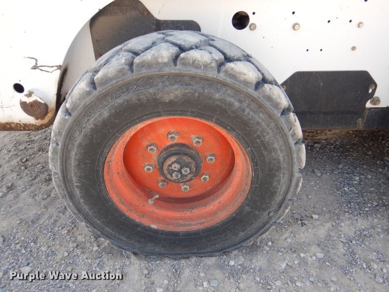 image for item DG8727 2005 Bobcat S250  skid steer loader