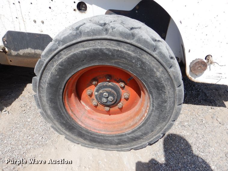 image for item DG8727 2005 Bobcat S250  skid steer loader