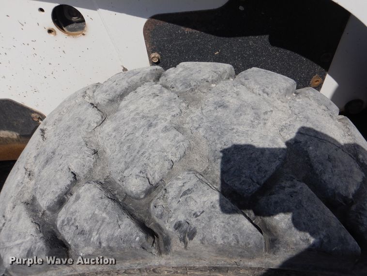 image for item DG8727 2005 Bobcat S250  skid steer loader