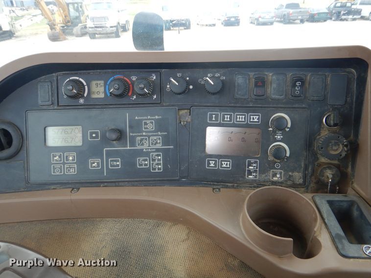 image for item DG8728 2009 John Deere 9530  Scraper Special 4WD tractor