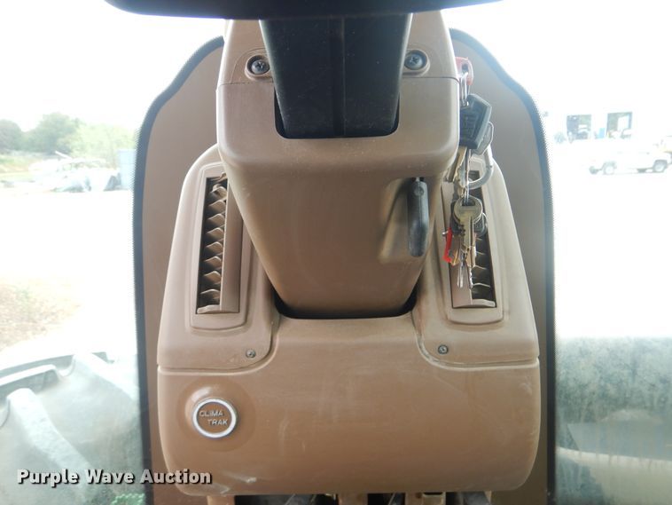 image for item DG8728 2009 John Deere 9530  Scraper Special 4WD tractor