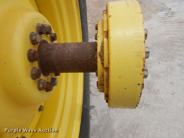 image for item DG8728 2009 John Deere 9530  Scraper Special 4WD tractor