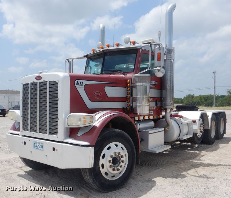 image for item DG8735 2008 Peterbilt 388  semi truck