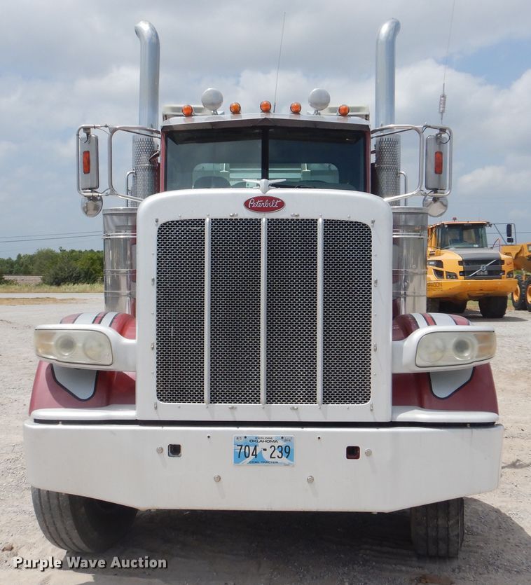 image for item DG8735 2008 Peterbilt 388  semi truck