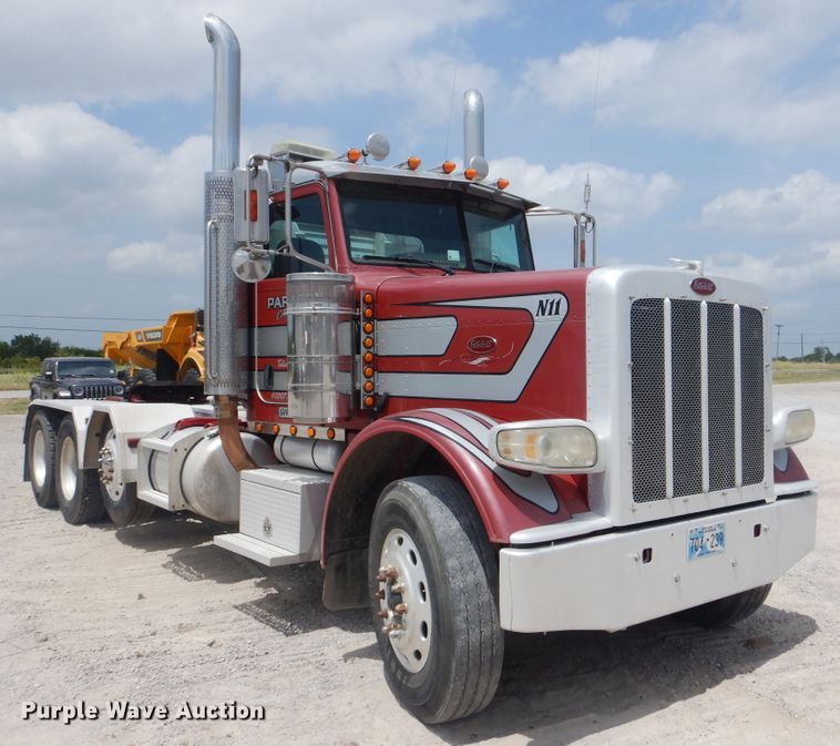 image for item DG8735 2008 Peterbilt 388  semi truck