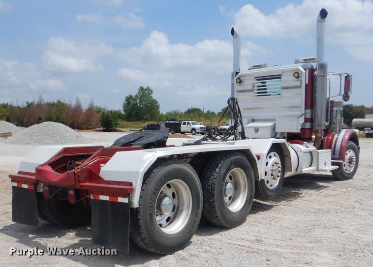 image for item DG8735 2008 Peterbilt 388  semi truck