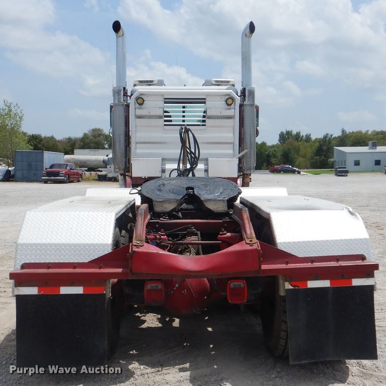 image for item DG8735 2008 Peterbilt 388  semi truck