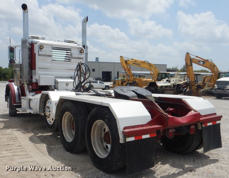 image for item DG8735 2008 Peterbilt 388  semi truck