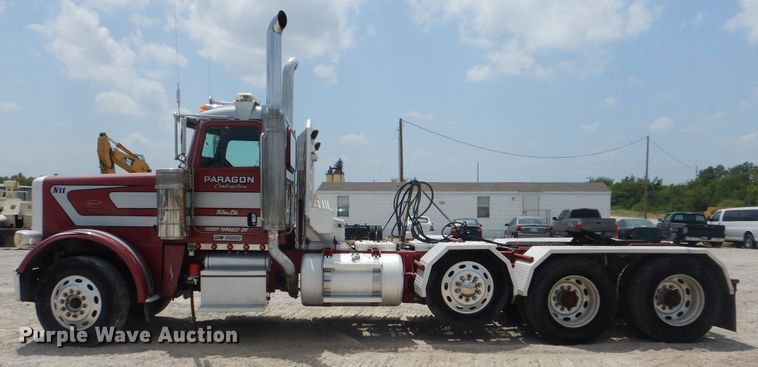 image for item DG8735 2008 Peterbilt 388  semi truck