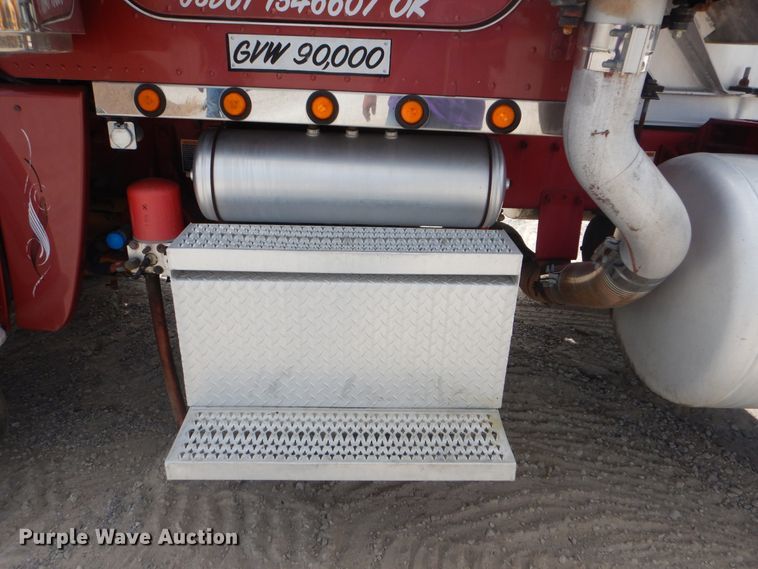 image for item DG8735 2008 Peterbilt 388  semi truck