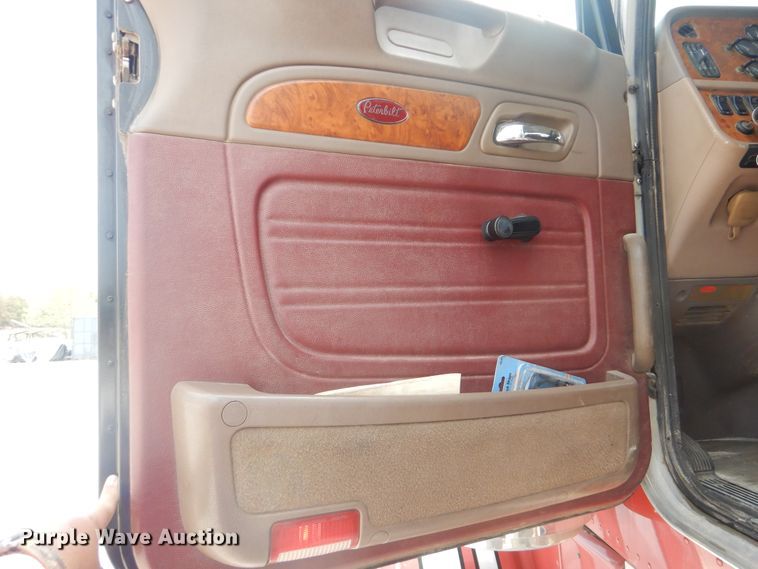 image for item DG8735 2008 Peterbilt 388  semi truck