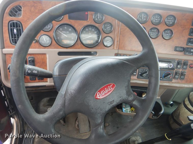 image for item DG8735 2008 Peterbilt 388  semi truck