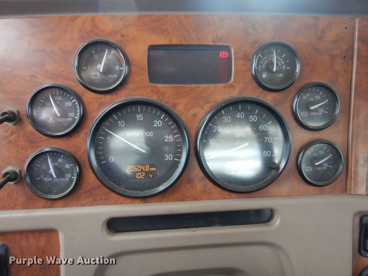 image for item DG8735 2008 Peterbilt 388  semi truck