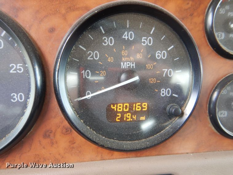 image for item DG8735 2008 Peterbilt 388  semi truck