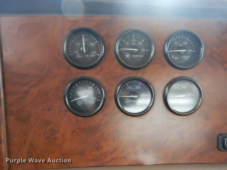 image for item DG8735 2008 Peterbilt 388  semi truck