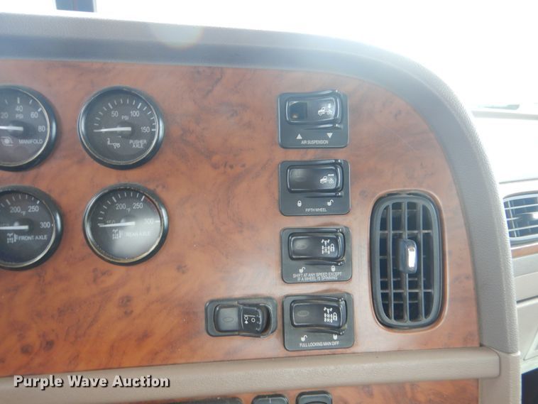 image for item DG8735 2008 Peterbilt 388  semi truck