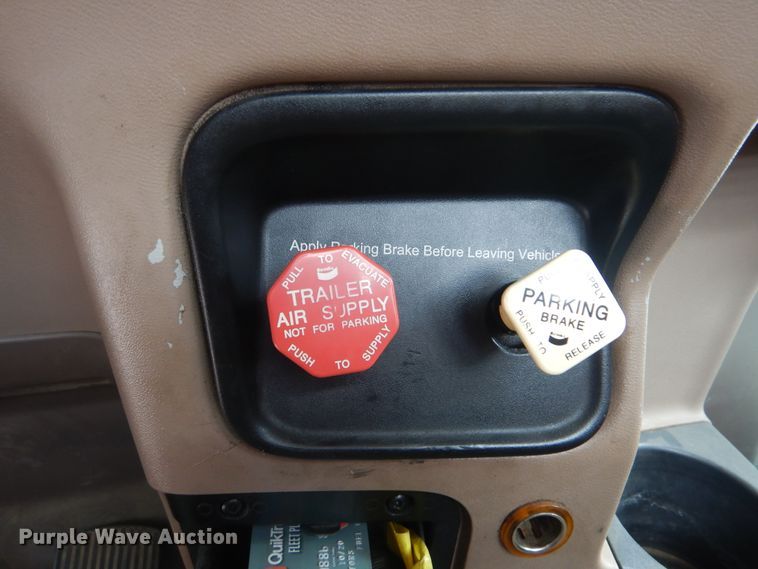 image for item DG8735 2008 Peterbilt 388  semi truck