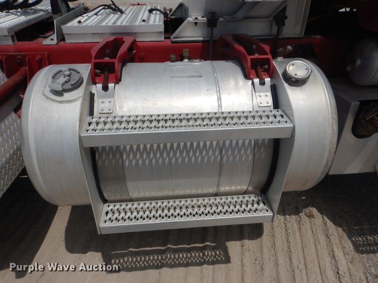 image for item DG8735 2008 Peterbilt 388  semi truck