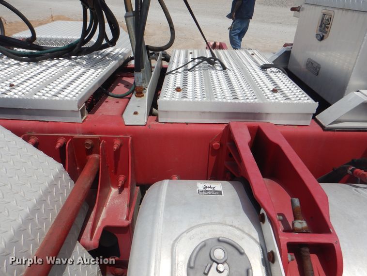 image for item DG8735 2008 Peterbilt 388  semi truck