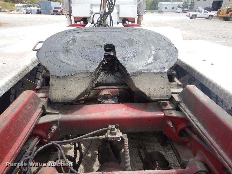 image for item DG8735 2008 Peterbilt 388  semi truck