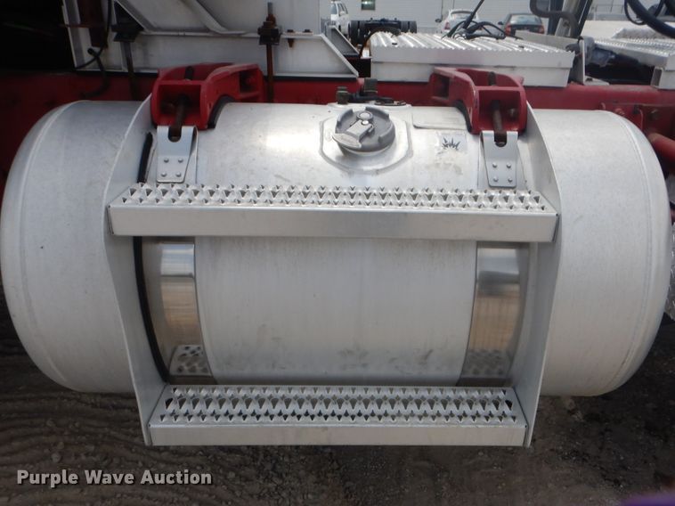 image for item DG8735 2008 Peterbilt 388  semi truck