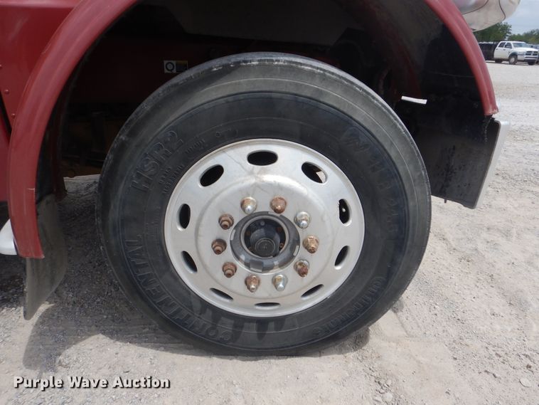 image for item DG8735 2008 Peterbilt 388  semi truck