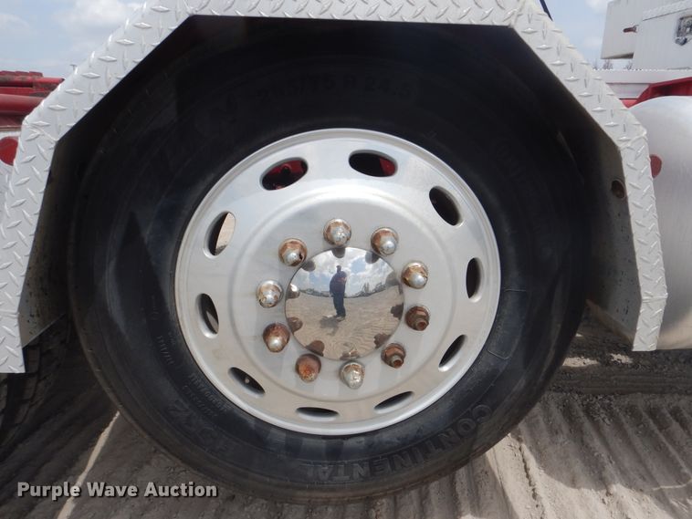 image for item DG8735 2008 Peterbilt 388  semi truck