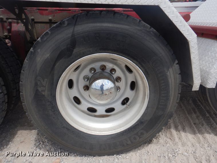 image for item DG8735 2008 Peterbilt 388  semi truck