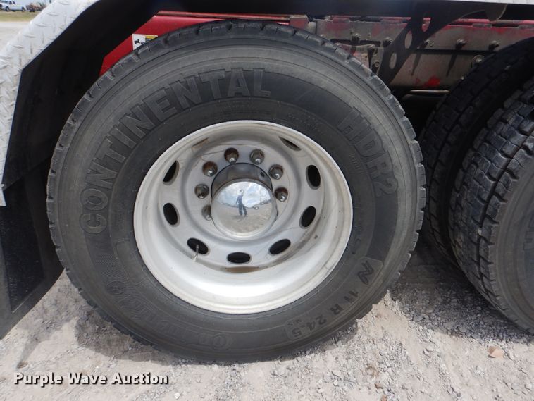 image for item DG8735 2008 Peterbilt 388  semi truck