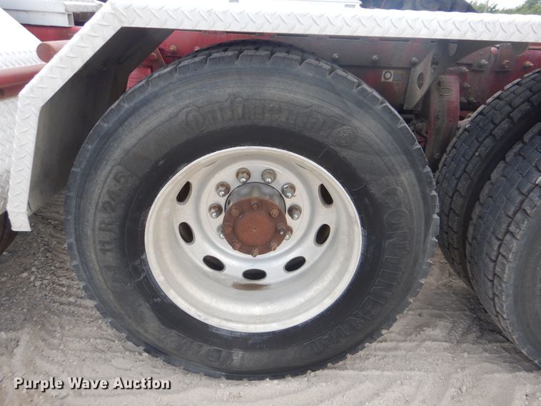 image for item DG8735 2008 Peterbilt 388  semi truck