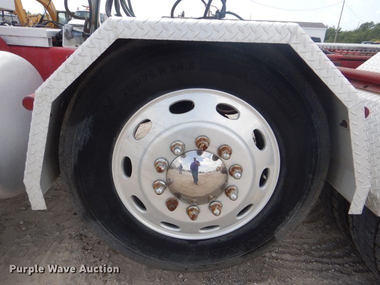 image for item DG8735 2008 Peterbilt 388  semi truck