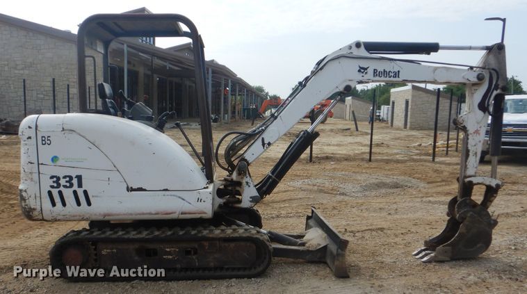 image for item DG8737 2002 Bobcat 331D  mini excavator