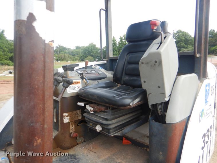 image for item DG8737 2002 Bobcat 331D  mini excavator