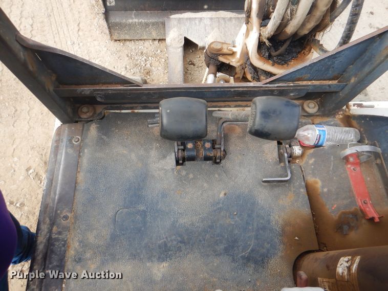 image for item DG8737 2002 Bobcat 331D  mini excavator