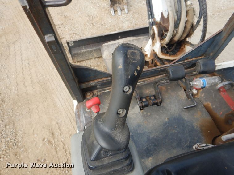 image for item DG8737 2002 Bobcat 331D  mini excavator