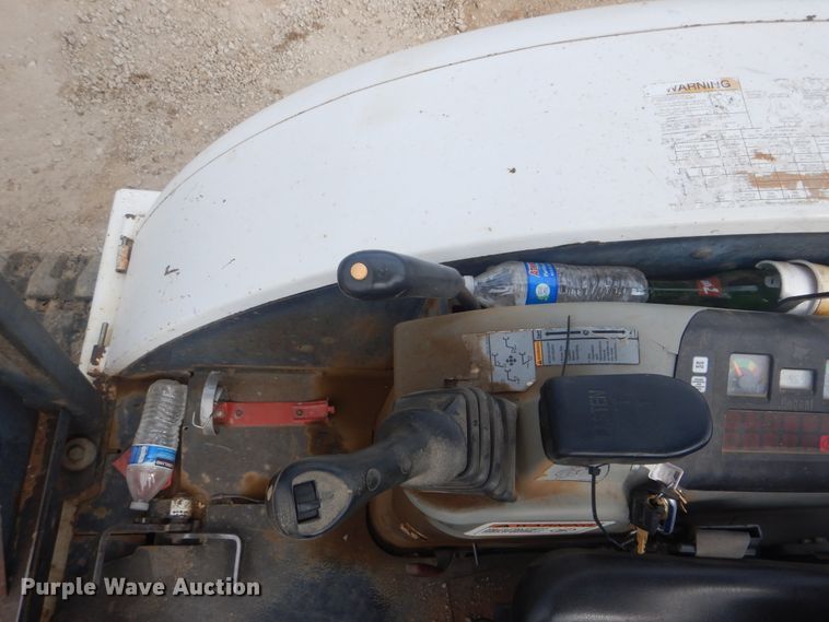 image for item DG8737 2002 Bobcat 331D  mini excavator