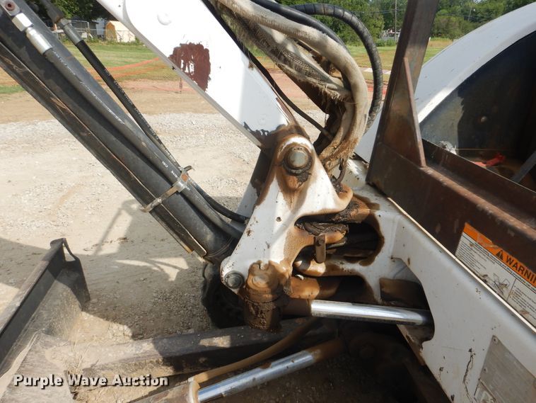 image for item DG8737 2002 Bobcat 331D  mini excavator