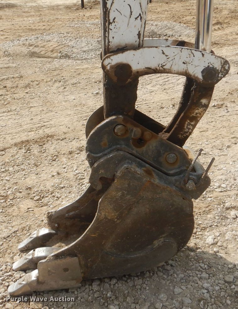 image for item DG8737 2002 Bobcat 331D  mini excavator